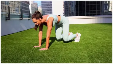Poster: Fans Clip Hopebeel Oftv get fit with hope minute warmup follow along with hopebeel as she helps you get your mind and muscles warmed up with this simple minut 26-04-2021 -  fingering